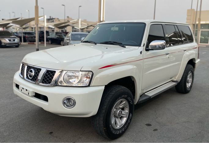Used ⁦Nissan Patrol V (Y61) Facelift, 4.8 l, 2020⁩ in UAE, Sharjah by Emirates & Gulf used cars, White color. GCC Specs | AUTO.AE | Listing #290284