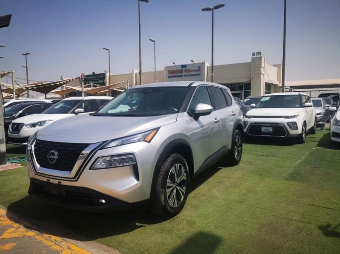 Подержанный Nissan Rogue III, 1.5 л, 2023 в Шардже от Tabarak Used Cars Серебристый цвет. Американская | AUTO.AE