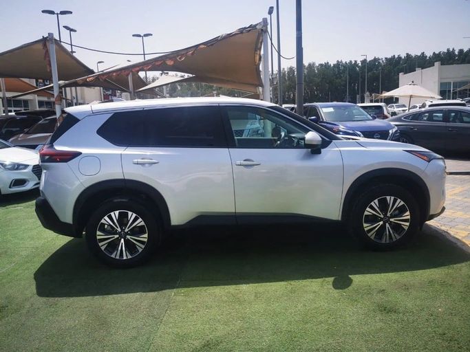 Подержанный Nissan Rogue III, 1.5 л, 2023 в Шардже от Tabarak Used Cars Серебристый цвет. Американская | AUTO.AE