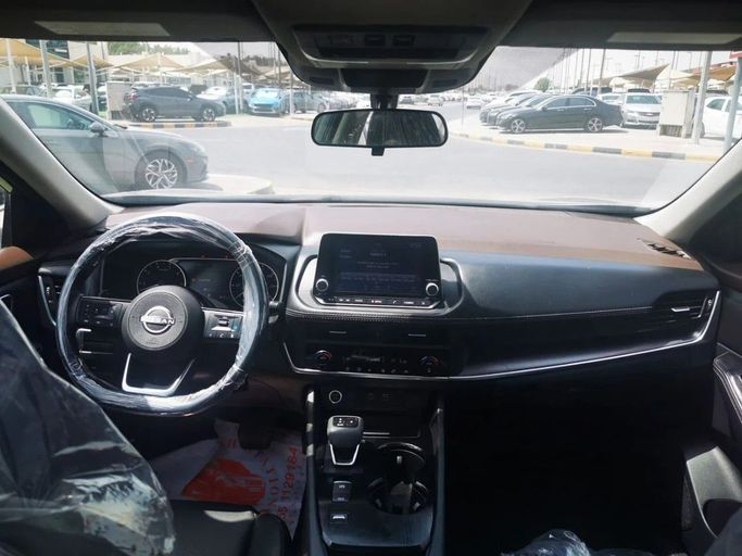 Подержанный Nissan Rogue III, 1.5 л, 2023 в Шардже от Tabarak Used Cars Серый цвет. Американская | AUTO.AE