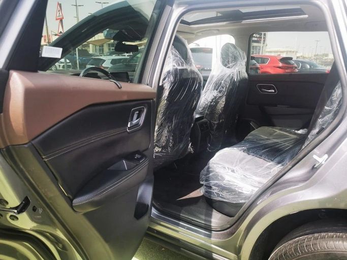 Подержанный Nissan Rogue III, 1.5 л, 2023 в Шардже от Tabarak Used Cars Серый цвет. Американская | AUTO.AE