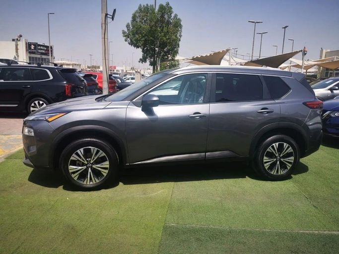 Подержанный Nissan Rogue III, 1.5 л, 2023 в Шардже от Tabarak Used Cars Серый цвет. Американская | AUTO.AE