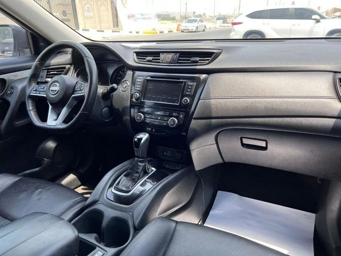 Used Nissan Rogue II Facelift, 2.5 l, 2019 in Sharjah by Tabarak Used Cars, Silver color. American Specs | AUTO.AE