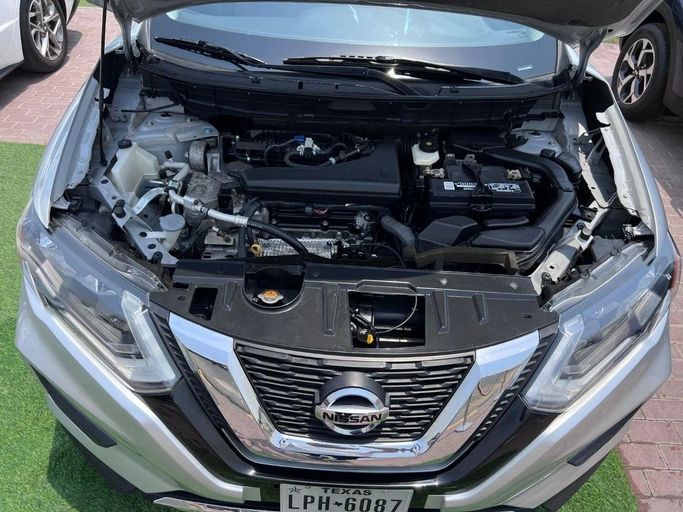 Used Nissan Rogue II Facelift, 2.5 l, 2019 in Sharjah by Tabarak Used Cars, Silver color. American Specs | AUTO.AE