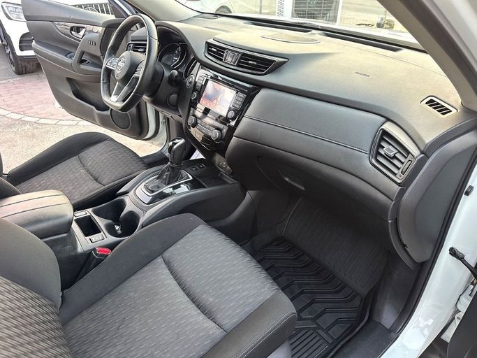 Used Nissan Rogue II Facelift, 2.5 l, 2019 in Sharjah by Titanium Used Cars, White color. American Specs | AUTO.AE