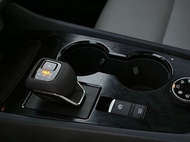 Подержанный Nissan Rogue III, 2.5 л, 2023 в Шардже от Nassem Al Sham Used Cars Черный цвет. Американская | AUTO.AE