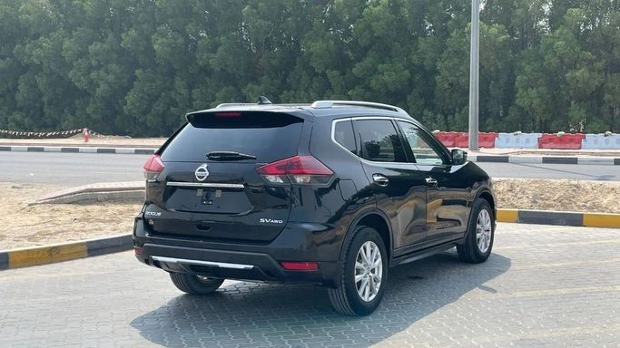 Подержанный Nissan Rogue II Рестайлинг, 2.5 л, 2016 в Шардже от Halla Cars Черный цвет. Американская | AUTO.AE