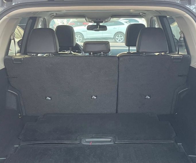 Подержанный Nissan Rogue III, 2.5 л, 2021 в Шардже от Al Nukhba Al Malakyah Used Cars Серый цвет. Американская | AUTO.AE