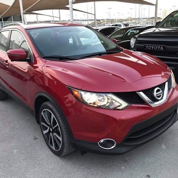 Used Nissan Rogue III, 2.5 l, 2017 in Sharjah by Al Nukhba Al Malakyah Used Cars, Red color. American Specs | AUTO.AE