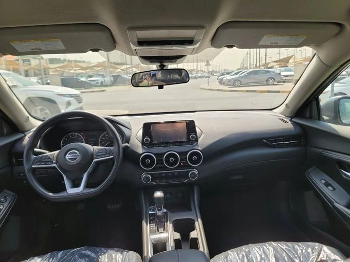 Подержанный Nissan Sentra VIII (B18), 2.0 л, 2020 в Шардже от Tabarak Used Cars Серый цвет. Американская | AUTO.AE