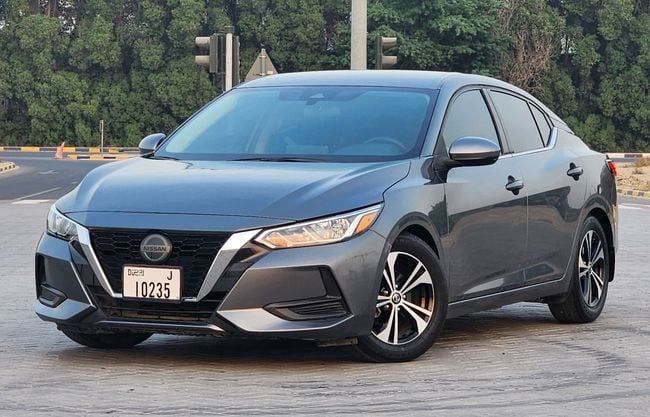 Подержанный Nissan Sentra VIII (B18), 2.0 л, 2022 в Шардже от Nassem Al Sham Used Cars Серый цвет. Американская | AUTO.AE