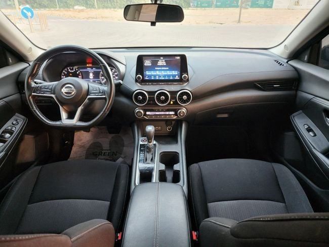 Подержанный Nissan Sentra VIII (B18), 2.0 л, 2022 в Шардже от Nassem Al Sham Used Cars Серый цвет. Американская | AUTO.AE