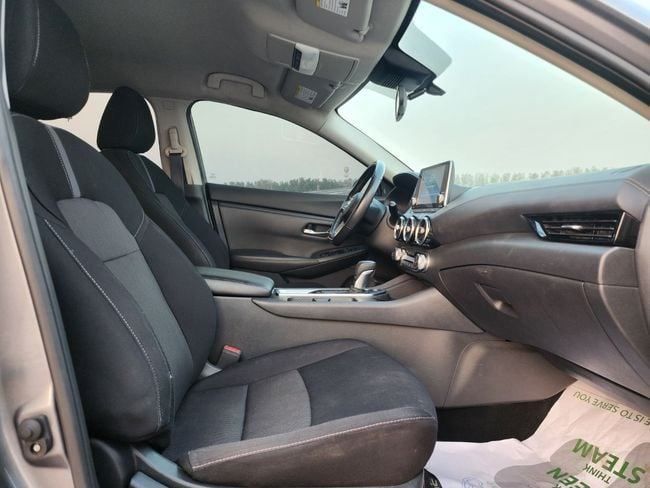 Подержанный Nissan Sentra VIII (B18), 2.0 л, 2022 в Шардже от Nassem Al Sham Used Cars Серый цвет. Американская | AUTO.AE