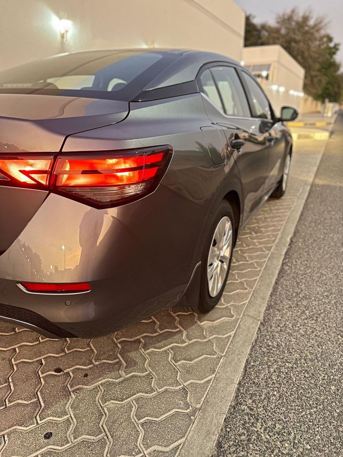 مستعملة Nissan Sentra ثامناً (B18), 2.0 l, 2025 في في الشارقة، اللون رمادي. المواصفات الأمريكية | AUTO.AE