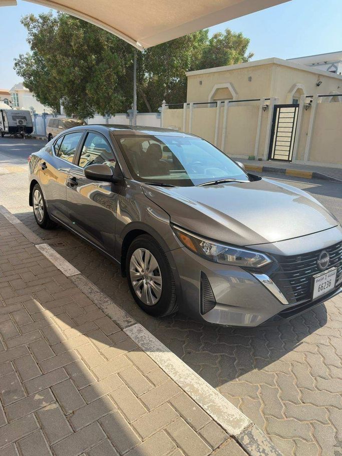 مستعملة Nissan Sentra ثامناً (B18), 2.0 l, 2025 في في الشارقة، اللون رمادي. المواصفات الأمريكية | AUTO.AE