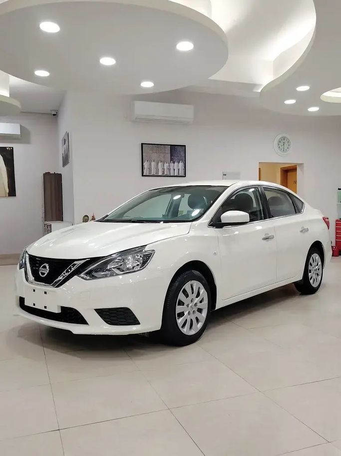 Подержанный Nissan Sentra VIII (B18), 2.0 л, 2022 в Шардже от Wahat Bavaria used Cars Белый цвет. Китайская | AUTO.AE