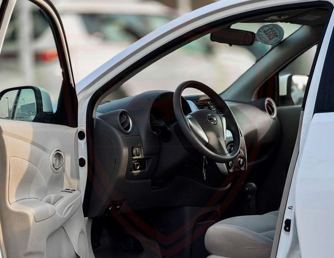 Подержанный Nissan Sunny N17 Рестайлинг, 1.5 л, 2024 в Шардже от Al Sayed Khamis Used Auto Trading Белый цвет. GCC | AUTO.AE