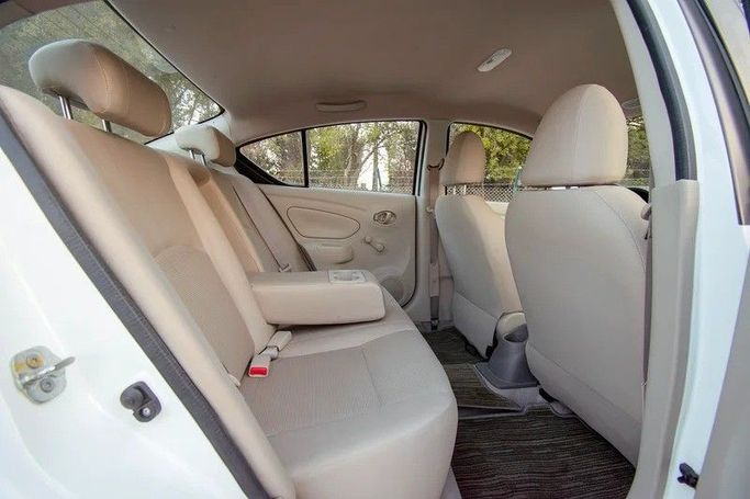 Подержанный Nissan Sunny N17 Рестайлинг, 1.5 л, 2023 в Шардже от First Choice Cars Белый цвет. GCC | AUTO.AE