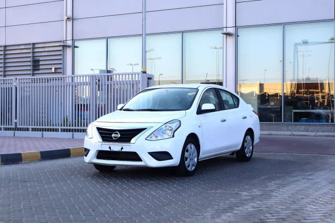 مستعملة Nissan Sunny شد الوجه N17, 1.5 l, 2022 في في الشارقة من Sama Al Sham Cars، اللون أبيض. مواصفات الخليج | AUTO.AE
