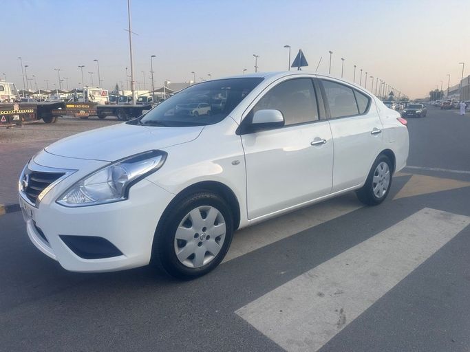 Подержанный Nissan Sunny N17 Рестайлинг, 1.5 л, 2023 в Шардже от Laqtah Used Cars Белый цвет. GCC | AUTO.AE | Объявление #272707