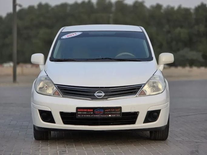 Подержанный Nissan Tiida I Рестайлинг, 1.6 л, 2011 в Шардже от Al Sayed Ezzat Khamis Белый цвет. GCC | AUTO.AE