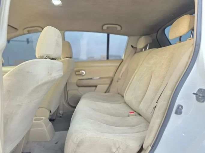 Подержанный Nissan Tiida I Рестайлинг, 1.6 л, 2011 в Шардже от Al Sayed Ezzat Khamis Белый цвет. GCC | AUTO.AE