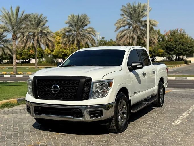 Подержанный Nissan Titan II, 5.6 л, 2018 в Шардже от Al Sayarah Afaeqah Used Cars Белый цвет. Американская | AUTO.AE