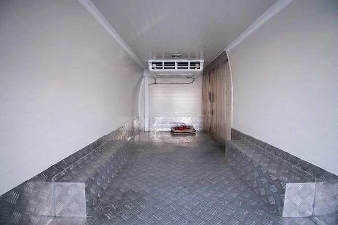 Подержанный Nissan Urvan V (E26) / NV350 Urvan, 2.5 л, 2022 в Шардже от First Choice Cars Белый цвет. GCC | AUTO.AE