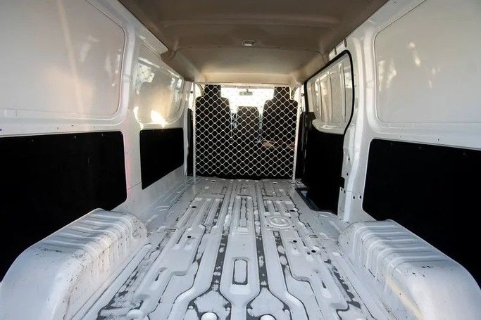 Подержанный Nissan Urvan V (E26) / NV350 Urvan, 2.5 л, 2022 в Шардже от First Choice Cars Белый цвет. GCC | AUTO.AE