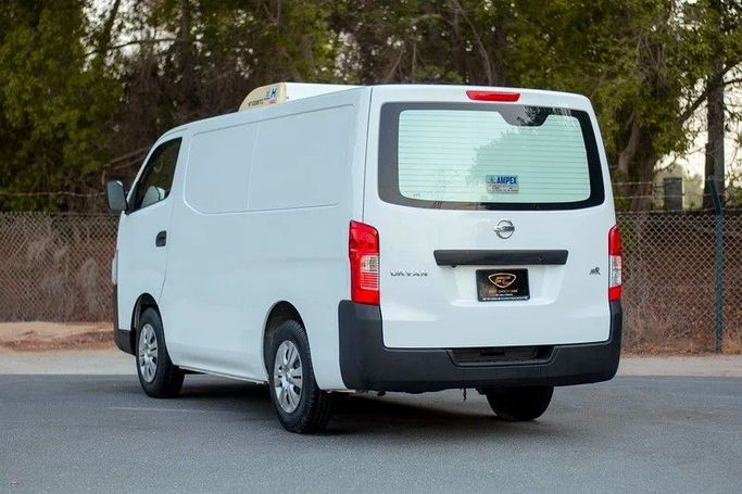 Подержанный Nissan Urvan V (E26) / NV350 Urvan, 2.5 л, 2022 в Шардже от First Choice Cars Белый цвет. GCC | AUTO.AE