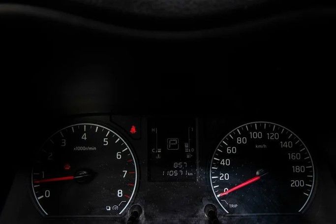 Подержанный Nissan Urvan V (E26) / NV350 Urvan, 2.5 л, 2022 в Шардже от First Choice Cars Белый цвет. GCC | AUTO.AE