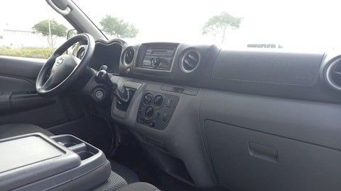 Подержанный Nissan Urvan V (E26) / NV350 Urvan, 2.5 л, 2018 в Шардже от Ryno Cars Белый цвет. GCC | AUTO.AE