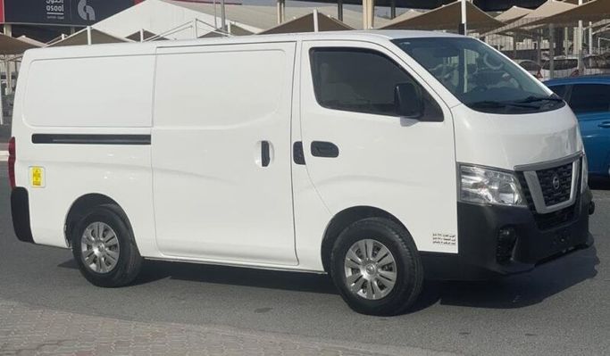 Подержанный Nissan Urvan V (E26) / NV350 Urvan, 2.5 л, 2020 в Шардже от Ryno Cars Белый цвет. GCC | AUTO.AE