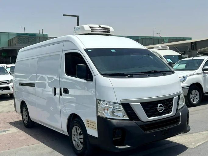 Подержанный Nissan Urvan V (E26) / NV350 Urvan, 2.5 л, 2020 в Шардже от Al Nabeel Used Cars Белый цвет.  | AUTO.AE