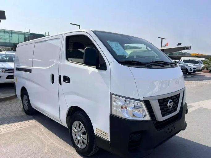 مستعملة Nissan Urvan V (E26) / NV350 Urvan, 2.5 l, 2021 في في الشارقة من Al Nabeel Used Cars، اللون أبيض.  | AUTO.AE