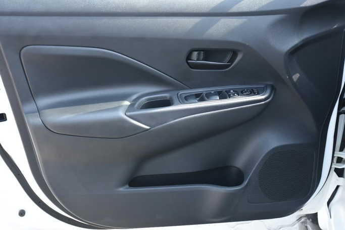 Подержанный Nissan Versa III Рестайлинг, 1.6 л, 2025 в Шардже от Alfaris Used Cars Белый цвет. Other | AUTO.AE
