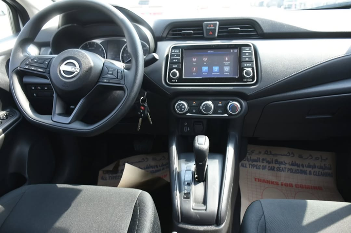 Подержанный Nissan Versa III Рестайлинг, 1.6 л, 2025 в Шардже от Alfaris Used Cars Белый цвет. Other | AUTO.AE