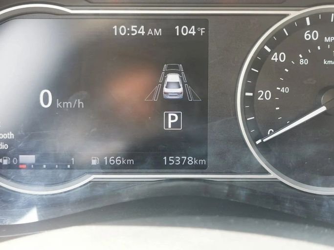 Подержанный Nissan Versa III, 1.6 л, 2021 в Шардже от Tabarak Used Cars Серебристый цвет. Американская | AUTO.AE