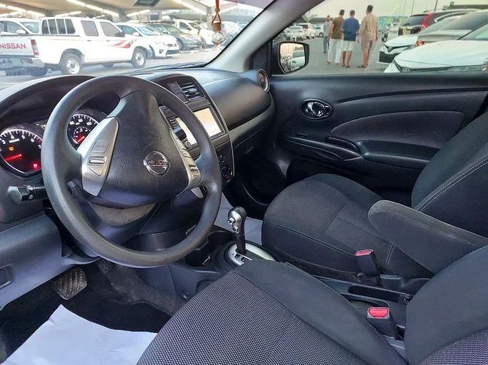 Подержанный Nissan Versa II Рестайлинг, 1.6 л, 2019 в Шардже от Al Aqsa Used Cars Тёмно-синий цвет. Американская | AUTO.AE