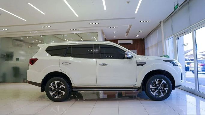 Подержанный Nissan X-Terra, 2.5 л, 2023 в Шардже от Alsalama Motors Белый цвет. GCC | AUTO.AE