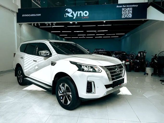 Подержанный Nissan X-Terra, 2.5 л, 2023 в Шардже от Ryno Cars Белый цвет. GCC | AUTO.AE