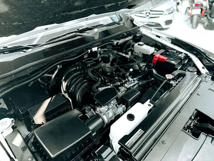 Подержанный Nissan X-Terra, 2.5 л, 2023 в Шардже от Ryno Cars Белый цвет. GCC | AUTO.AE