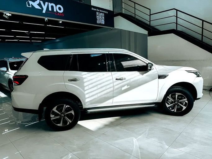 Подержанный Nissan X-Terra, 2.5 л, 2023 в Шардже от Ryno Cars Белый цвет. GCC | AUTO.AE