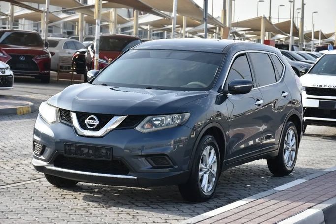 Подержанный Nissan X-Trail III, 2.5 л, 2016 в Шардже от Alfaris Used Cars Серый цвет. GCC | AUTO.AE