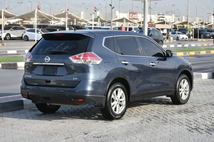 Подержанный Nissan X-Trail III, 2.5 л, 2016 в Шардже от Alfaris Used Cars Серый цвет. GCC | AUTO.AE