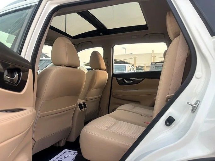 Used Nissan X-Trail III Facelift, 2.5 l, 2022 in Sharjah by Almasar Used Cars, White color. GCC Specs | AUTO.AE