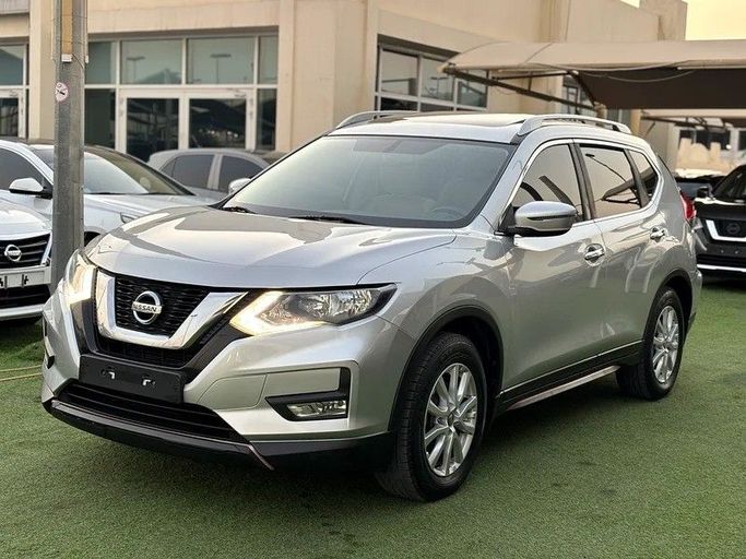 Used Nissan X-Trail III, 2.0 l, 2018 in Sharjah by Almasar Used Cars, Silver color. GCC Specs | AUTO.AE