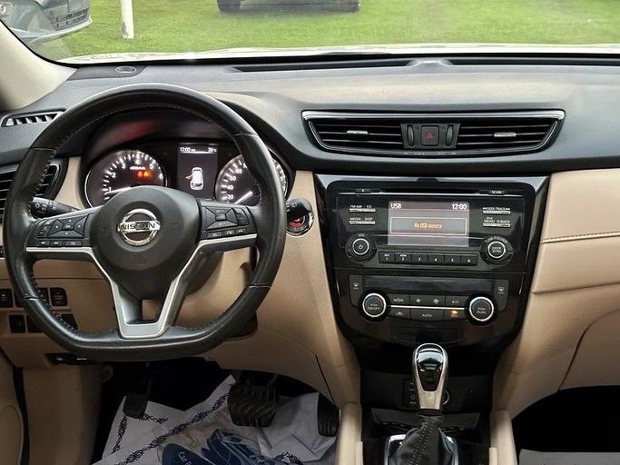 Used Nissan X-Trail III, 2.0 l, 2018 in Sharjah by Almasar Used Cars, Silver color. GCC Specs | AUTO.AE