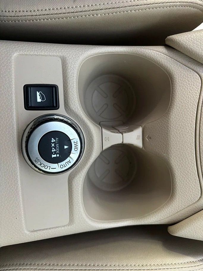 Used Nissan X-Trail III, 2.0 l, 2018 in Sharjah by Almasar Used Cars, Silver color. GCC Specs | AUTO.AE