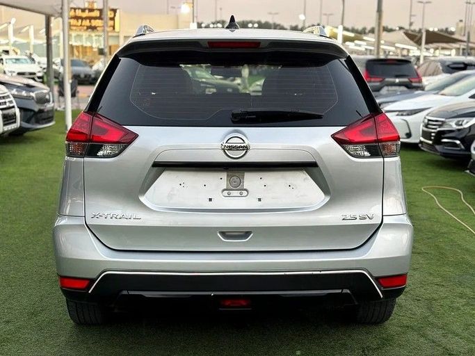 Used Nissan X-Trail III, 2.0 l, 2018 in Sharjah by Almasar Used Cars, Silver color. GCC Specs | AUTO.AE